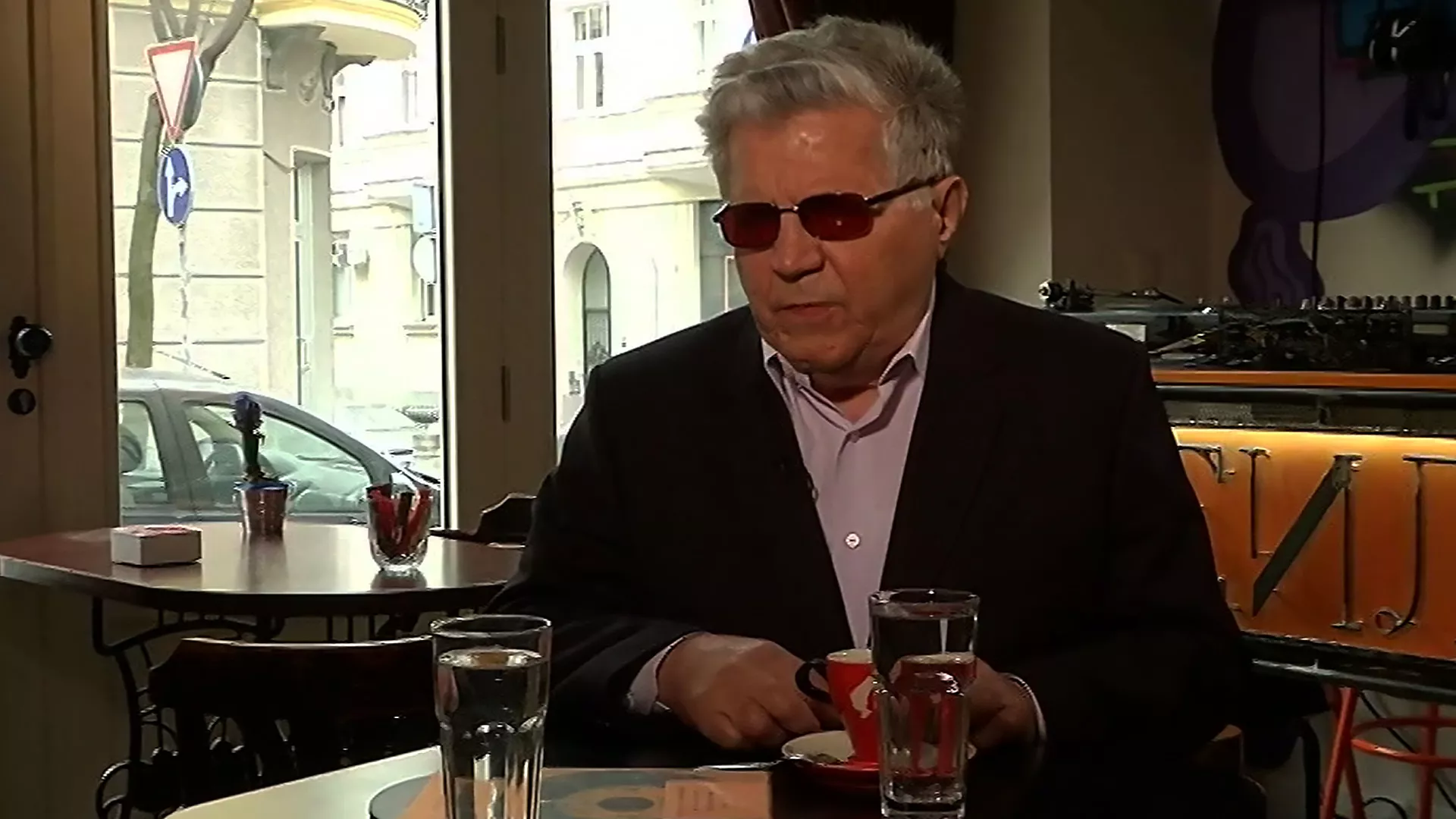 Остави све и читај – Јагош Ђуретић