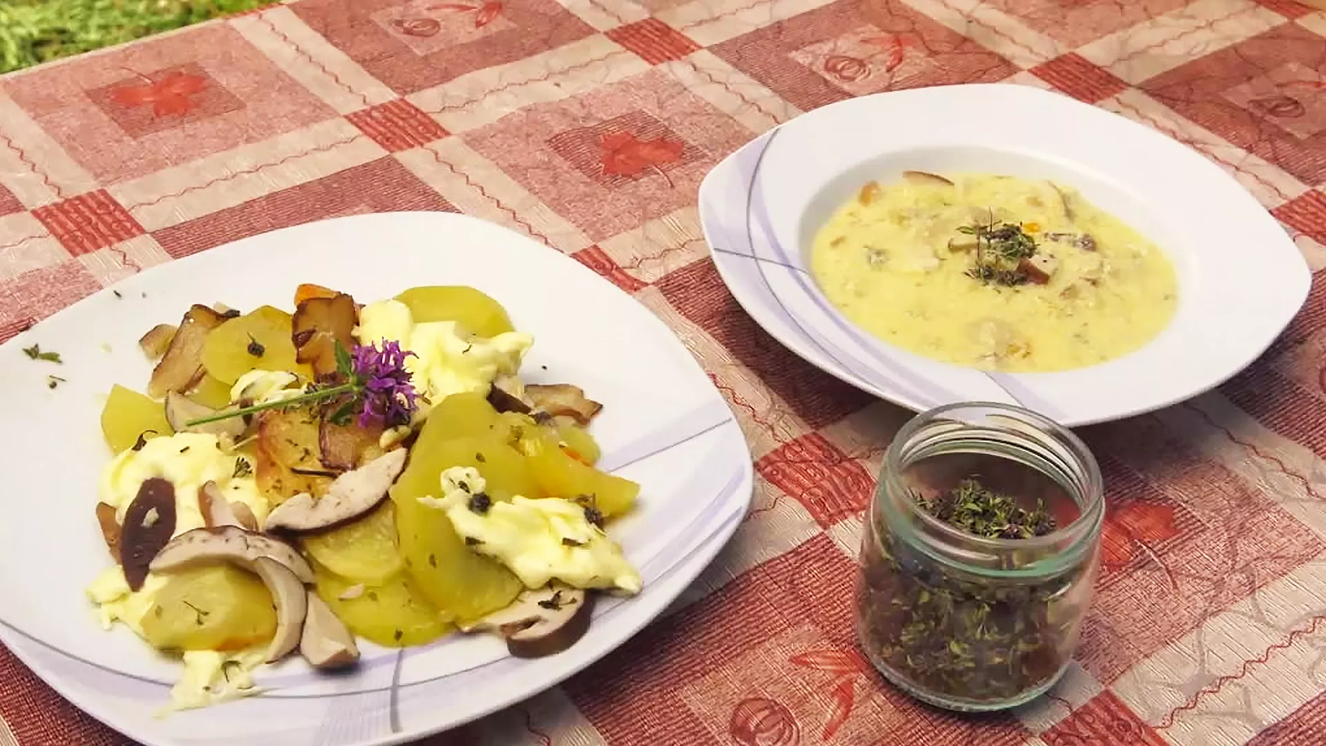 Gastronomad – Trbuhom za duhom: Musaka i čorba sa vrganjima