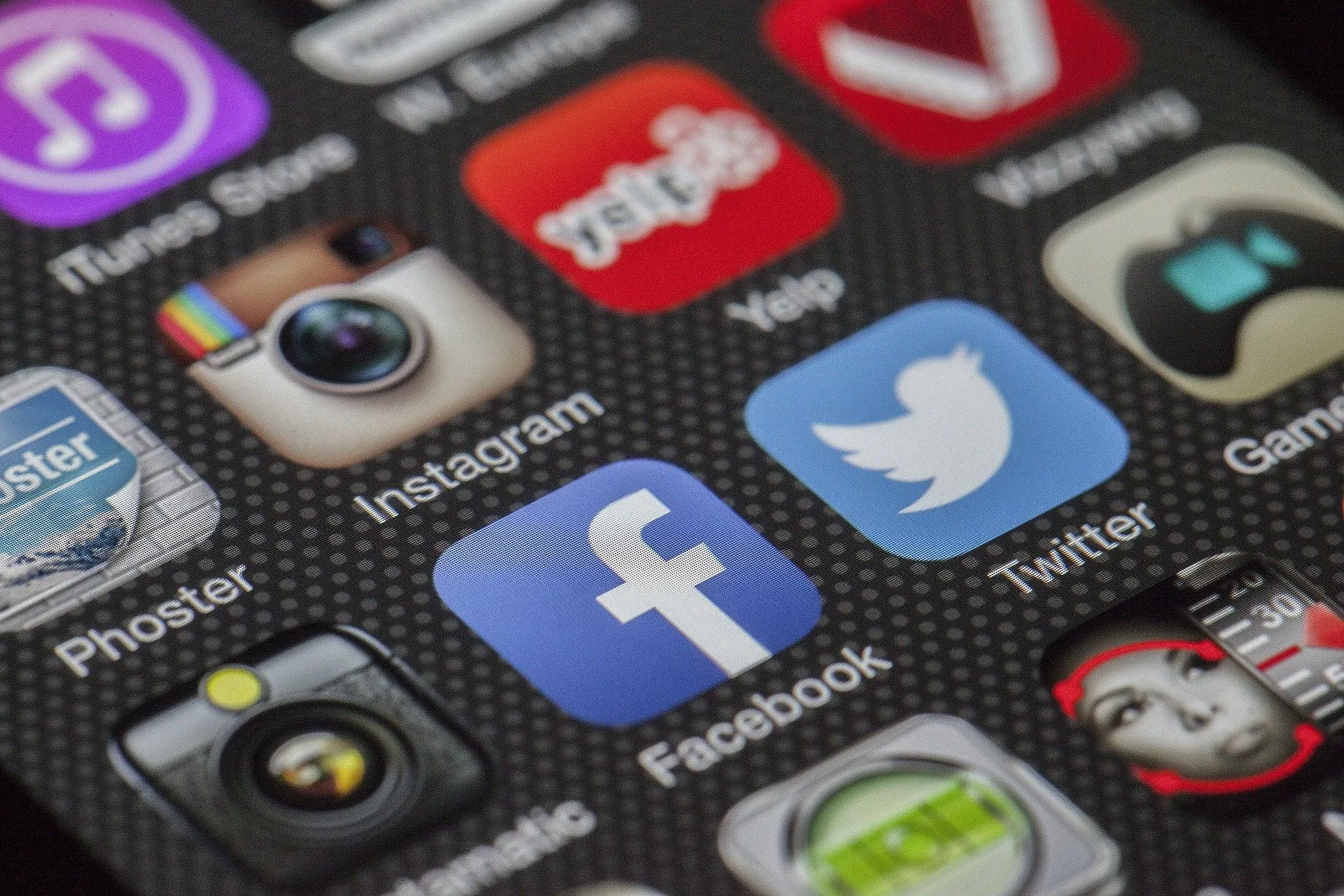 Obrati pažnju – Ostajemo li bez Fejsbuka i Instagrama?