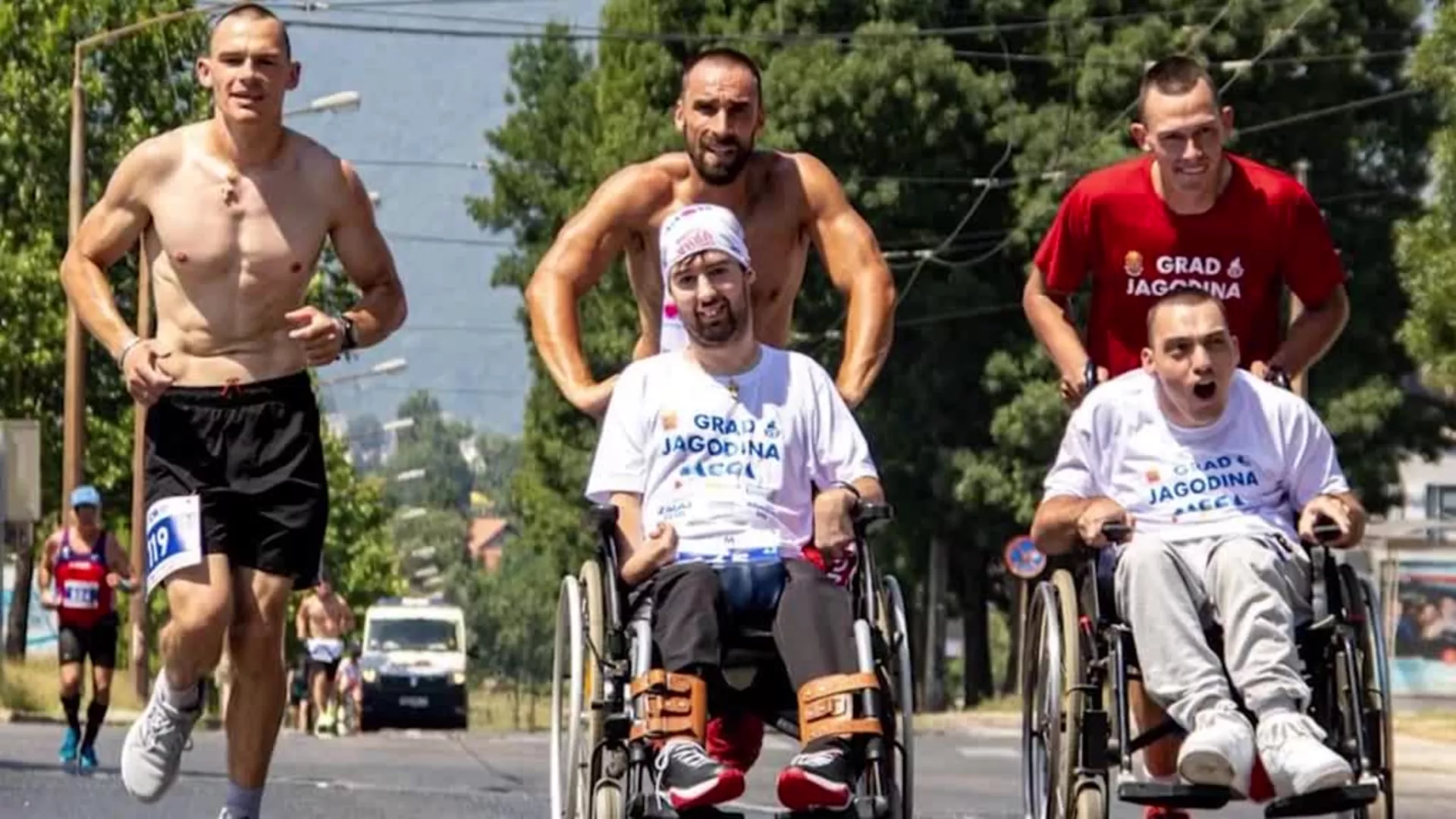 Maratonac u kolicima