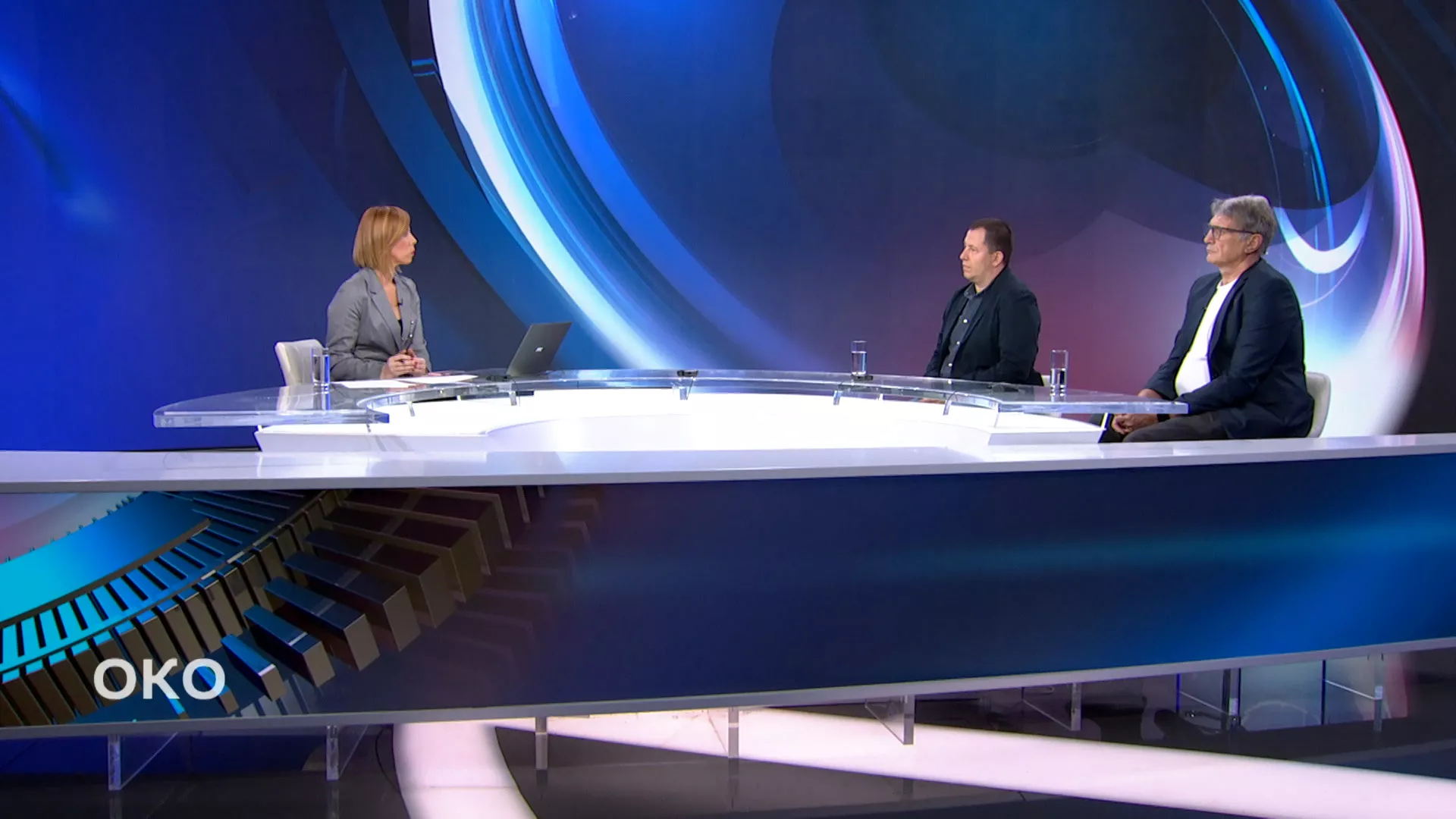 Oko: Srbija na nogama, u dva smera