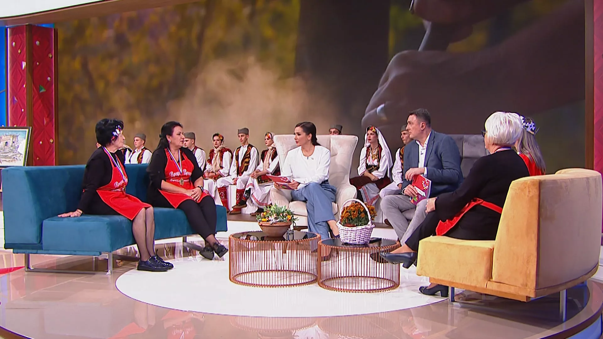 Šarenica: Vredne vučice - ajvara kraljice