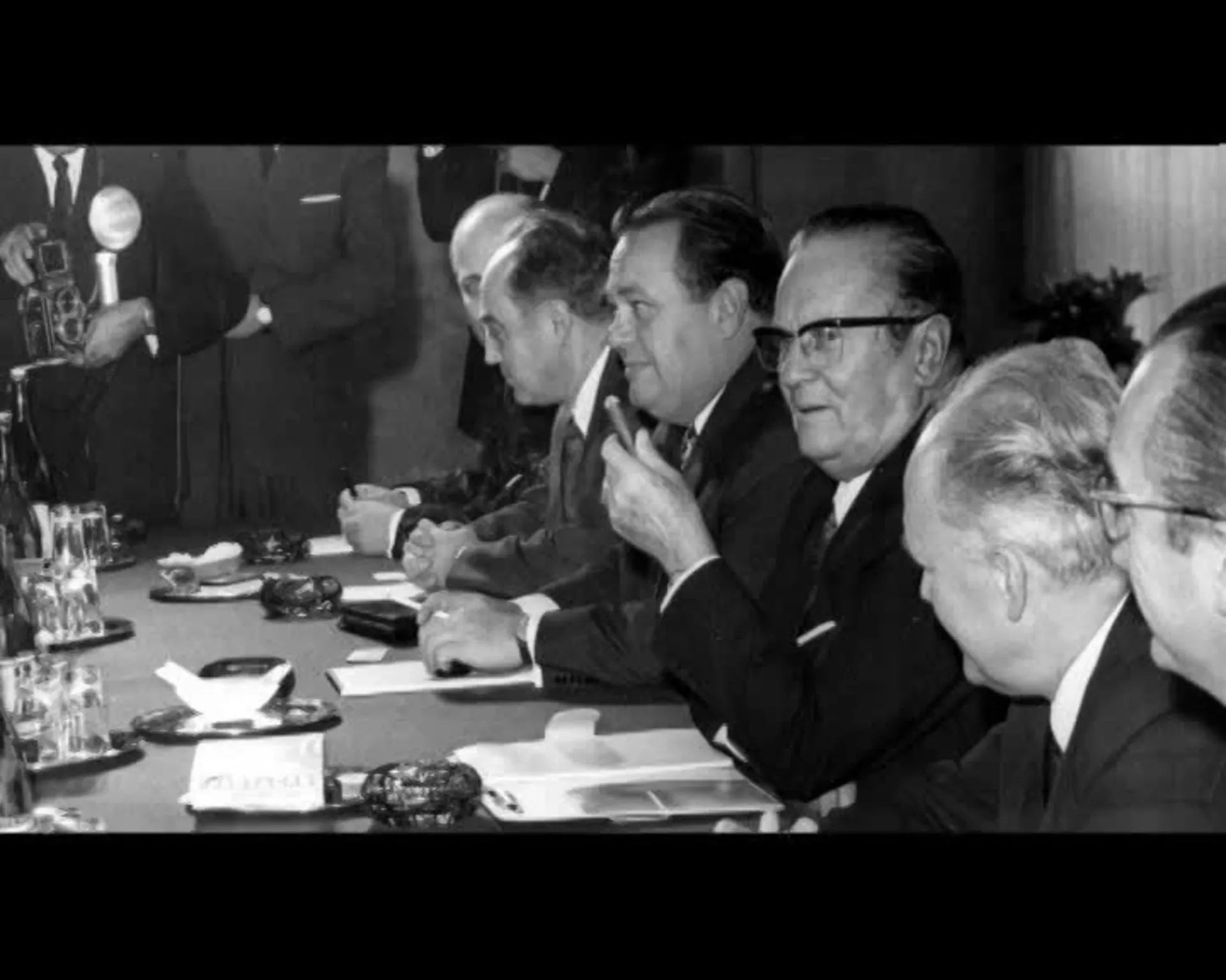 Tito: Crveno i crno – Sejanje vetra (22. epizoda)