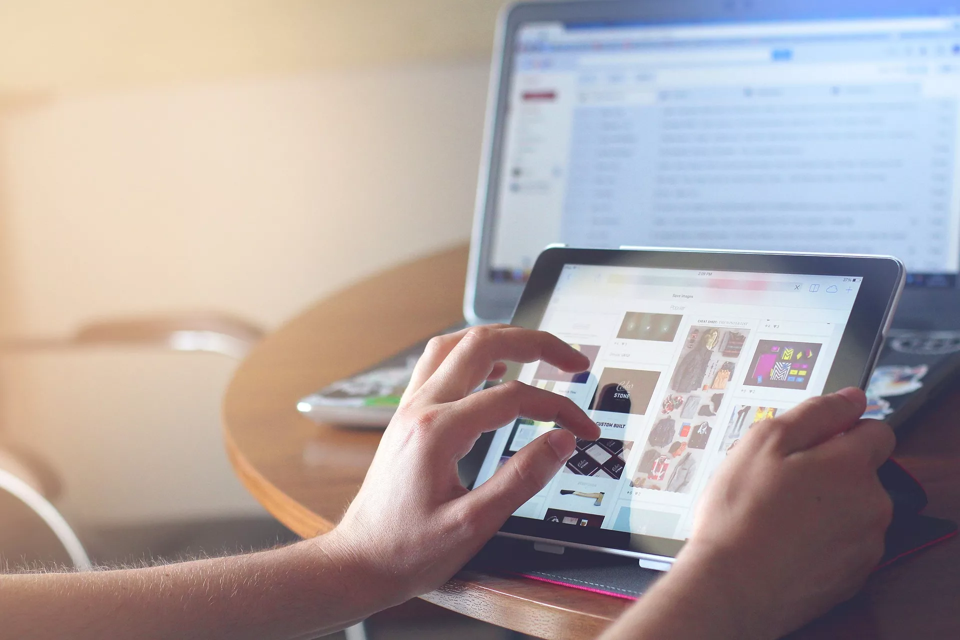 Agora – Političke i socijalne teme na internetu