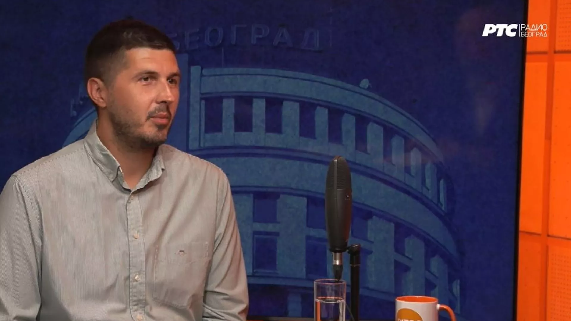 Jutro je - Milan Pavlović