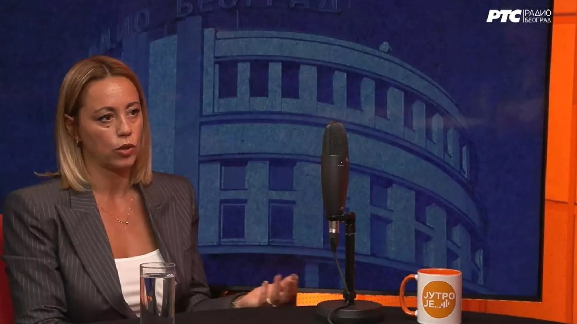 Jutro je - Marija Gnjatović