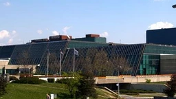Сава центар: Историја из првог реда (R)