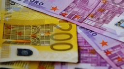 У ритму дана: Долар узвраћа ударац, евро на најнижој вредности у последњих 17 месеци