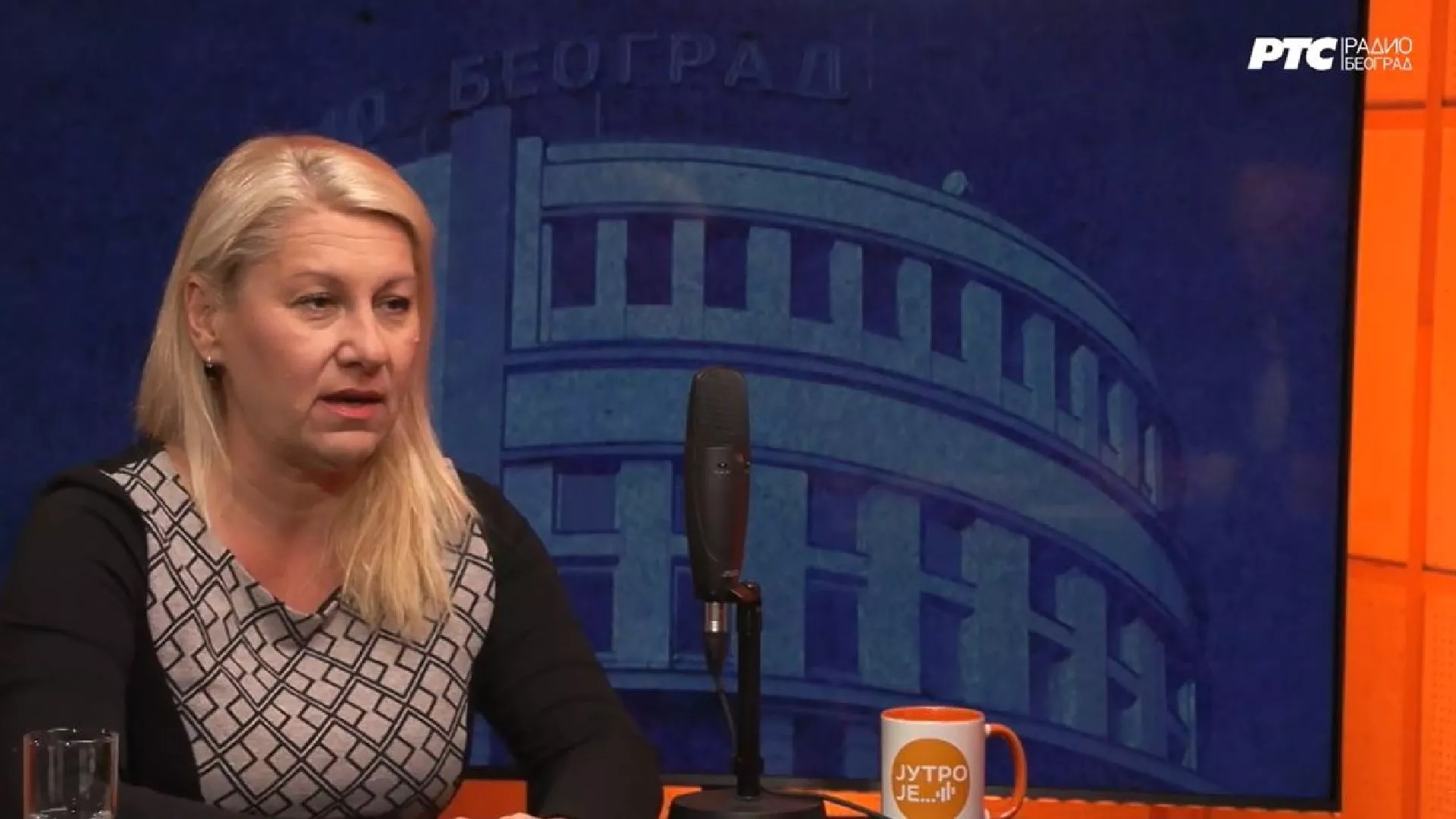 Jutro je - Maja Radović