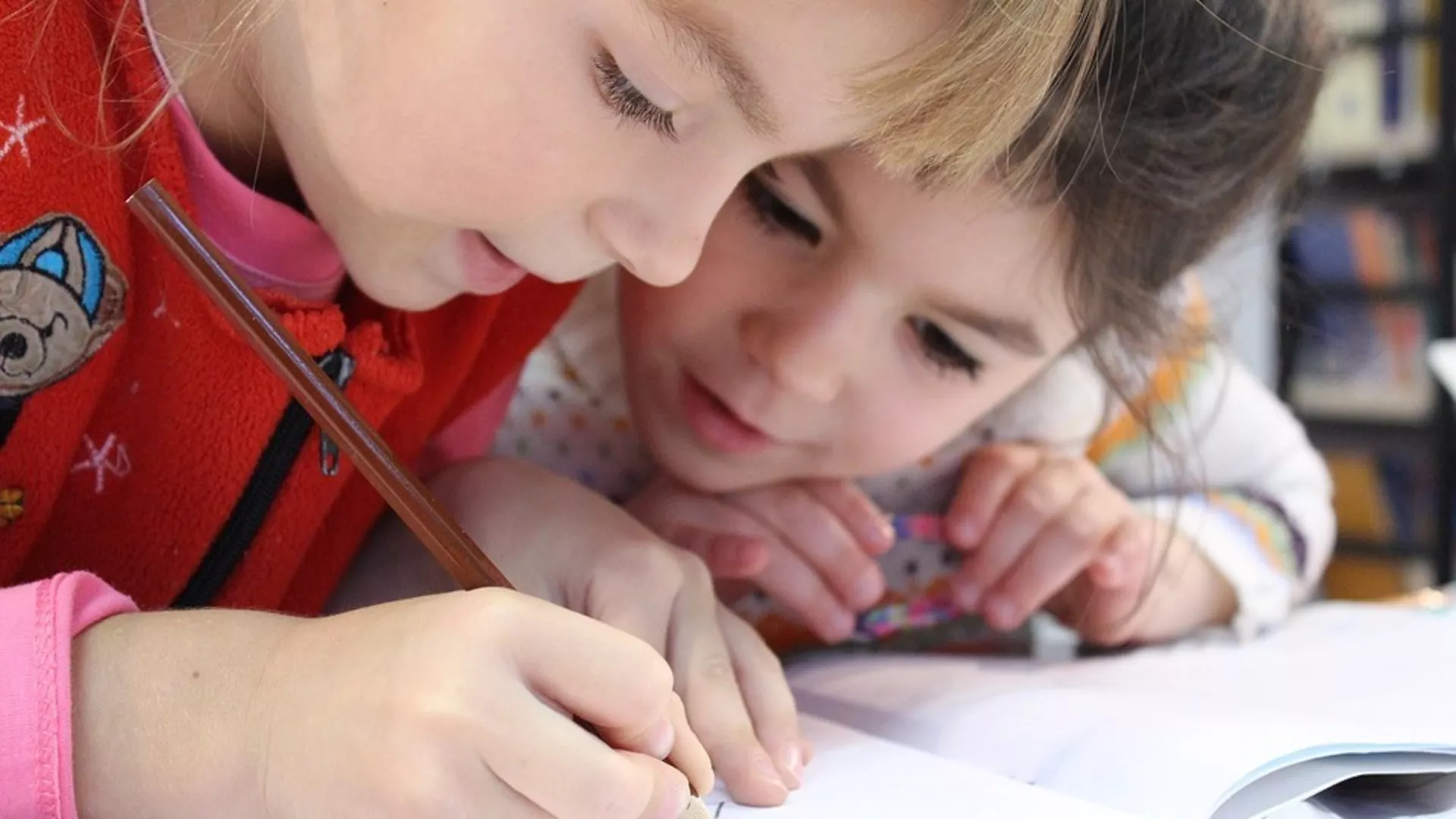 Letnja bašta popodne – „KIDHUB”